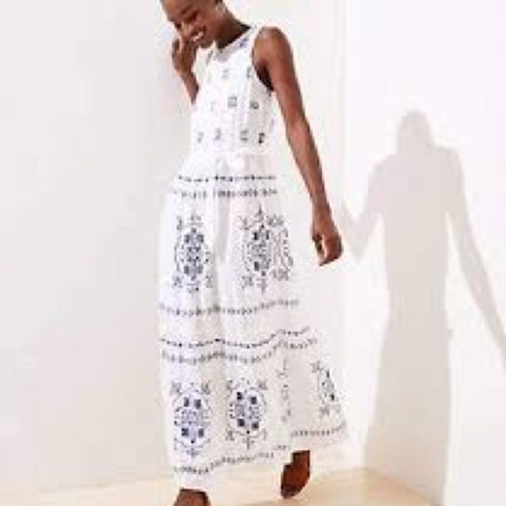NWT Loft wavy embroidered medallion white navy maxi dress Sz S